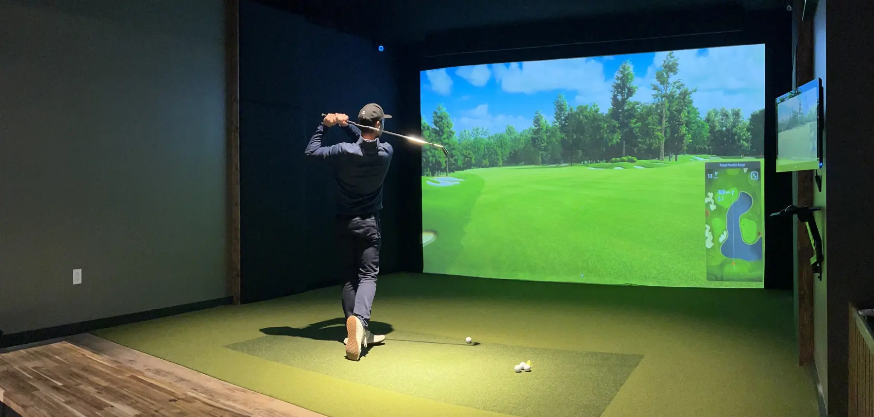 Indoor Profectus Golf coaching bay at The Hideout Golf Club